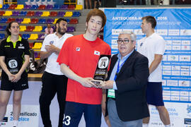 Entrega de trofeo. Ceremonia de clausura del Campeonato del Mundo Universitario de Balonmano. Ant...