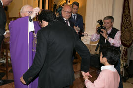 Entrega de medallas de la Cofradía de los Estudiantes. Misa de Lunes Santo. Iglesia de San Agustí...