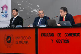 Intervención de Dong Sung Cho. Inauguración de la jornada de celebración del décimo Aniversario de la colaboración de la Universidad de Málaga y la Universidad Nacional de Incheon. Complejo de Estudios Sociales y Comercio. Octubre de 2019