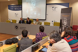 Presentación del libro "Málaga en el punto de mira. Relato fotográfico del siglo XX". Rectorado. Diciembre de 2014.