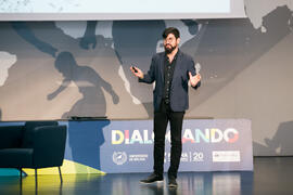 Conferencia "Dialogando" con Manu Sánchez. Complejo de Estudios Sociales y Comercio. Enero de 2018