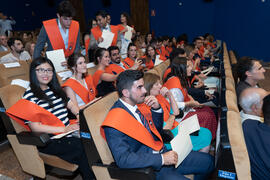 Grupo de alumnas y alumnos. Graduación de Másters de la Facultad de Ciencias Económicas y Empresa...