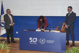 Toma de posesión de Inmaculada Clotilde Santos Díaz como profesora titular del Área de Didáctica de la Lengua y la Literatura (Francés) de la Universidad de Málaga. Toma de posesión de nuevos catedráticos y profesores titulares de la Universidad de Málaga. Paraninfo. Noviembre de 2023