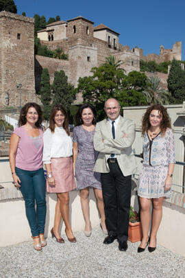 Foto de grupo tras la celebración del Día del Profesor Jubilado de la Universidad de Málaga. Edif...