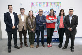 Foto de grupo previa a la conferencia "Dialogando", con Chema Alonso. Salón de actos de...