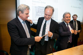 Salvador Moreno Peralta y Antonio Soler. Presentación del libro "Sur". Edificio del Rectorado. Octubre de 2018
