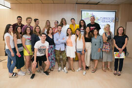 Pelayo Díaz y asistentes al curso. Curso "Influencers, camino al éxito". Cursos de verano 2018 de la Universidad de Málaga. Marbella. Julio de 2018