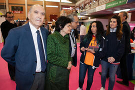 Pedro Montiel, Tecla Lumbreras y José Ángel Narváez en el estand de Deporte Universitario. Jornad...