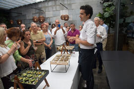 Showcooking en patio del Hotel Molina Larios. Curso "Ciencia y gastronomía. Desmontando leye...