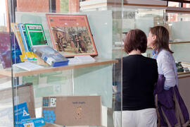 Inauguración de la exposición "40 años de la Biblioteca". Biblioteca General. Abril de ...