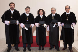 Retrato de grupo previo a la imposición de la Medalla de Oro de la Universidad de Málaga a la Uni...