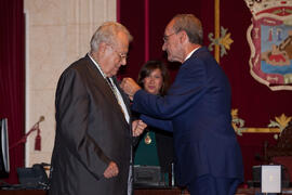 Entrega del título de Hijo Predilecto a Eugenio Chicano. Ayuntamiento de Málaga. Octubre de 2014