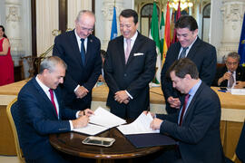 Firma de acuerdo. Presentación del Centro Internacional de Autoridades y Líderes. Ayuntamiento de...