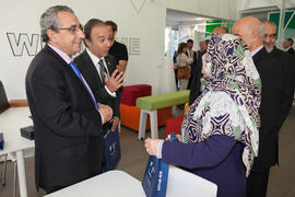 José Ángel Narváez, Pedro Farias y Hessa Al Otaiba en la inauguración de la Oficina de la Universidad de Sharjah, Emiratos Árabes. Jardín Botánico. Noviembre de 2015