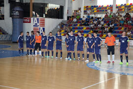 Salida de los equipos a la pista. Partido clasificatorio entre Club Deportivo UMA Antequera y Universidad de Géneve de Suiza. IX Campeonato de Europa Universitario de Fútbol Sala. Antequera. Julio de 2013