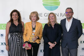 Foto de grupo previa a la clausura del programa "Genera". Edificio "The Green Ray". Junio de 2019