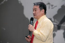 Conferencia de Dong Sung Cho. Jornada de celebración del Décimo Aniversario de colaboración de la Universidad de Málaga y la Universidad Nacional de Incheon. Complejo de Estudios Sociales y Comercio. Octubre de 2019