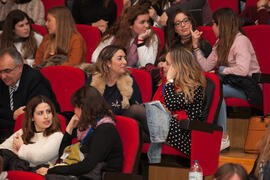 Alumnas en la conferencia "Dialogando", con César Bona. Facultad de Derecho. Enero de 2017