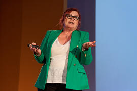 Conferencia "Dialogando" con Clara Grima. Escuela de Ingenierías Industriales de la Universidad de Málaga. Mayo de 2024