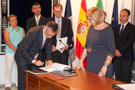 Toma de posesión de nuevos decanos, directores de centro y defensores de la Comunidad Universitar...