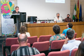 Santi Carrillo presenta la conferencia de Antonio Luque en el curso "Tres generaciones de la...