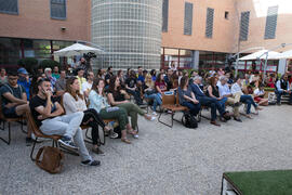 Asistentes a la conferencia "Dialogando" con Clara Jiménez. Facultad de Ciencias de la ...