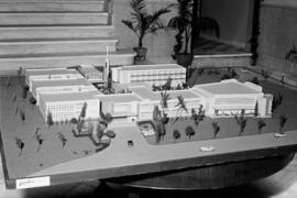 Maqueta de la Facultad  de Ciencias Políticas, Económicas y Comerciales. Abril, 1965.