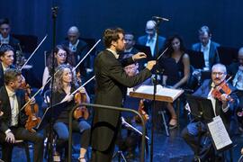 José Luis López Antón dirige a la Orquesta Sinfónica de Málaga. Concierto Conmemorativo del 50 Aniversario de la Universidad de Málaga. Auditorio Edgar Neville, Málaga. Junio de 2022