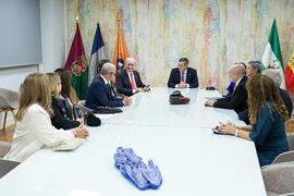 Reunión de galardonados, previa a la entrega de las distinciones "Oikonomos" de la Facultad de Ciencias Económicas y Empresariales de la Universidad de Málaga. Paraninfo. Diciembre de 2024