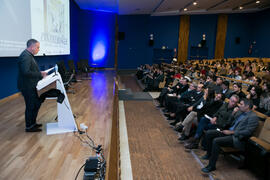 Antonio Álvarez Gil presenta la conferencia inaugural del curso 2018-2019 de la Escuela Técnica Superior de Arquitectura de la Universidad de Málaga. Paraninfo. Octubre de 2018
