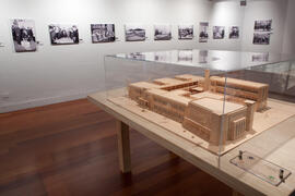 Exposición "50 Años de la Facultad de Ciencias Económicas y Empresariales". Sala de la Muralla del Edificio del Rectorado. Febrero de 2015