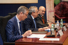 José Ángel Narváez presenta la conferencia de Pablo Hernández de Cos en la Facultad de Ciencias Económicas y Empresariales de la Universidad de Málaga. Paraninfo. Octubre de 2022