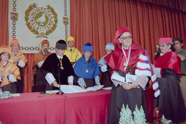 Investidura como Doctor "Honoris Causa" de D. Eduardo García de Enterría por la Universidad de Málaga. Paraninfo. Abril de 1999