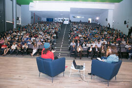 Chema Alonso y Susana Escudero en la conferencia "Dialogando". Salón de actos de la E.T...