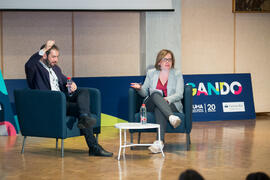 Pere Estupinyà y Esther Luque. Conferencia "Dialogando", con Pere Estupinyà. Facultad de Ciencias. Octubre de 2018