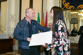 Entrega del premio al Mejor Trabajo Fin de Grado a Nélida Victoria Díaz Romero. II Premios de Investigación de la Cátedra de Estudios Cofrades. Ayuntamiento de Málaga. Marzo de 2018