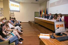 Mesa presidencial. Presentación de la memoria académica correspondiente al curso 2015/2016. Facul...