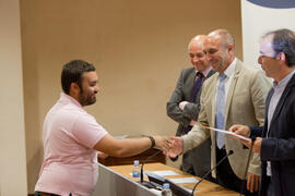Entrega de premios del concurso por el cual se elige el logo del 50º Aniversario de la Facultad de Económicas. Rectorado. Junio de 2014