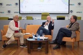 Mesa redonda: «¿El periodismo bajo sospecha?». Curso "La verdad de las mentiras". Curso...