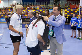 Entrega de medallas. Rumanía segunda clasificada en la categoría femenina. Ceremonia de clausura ...