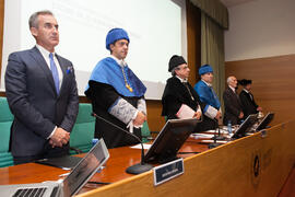 Mesa presidencial de la investidura como Doctor "Honoris Causa" de Hans-Dieter Wienberg...