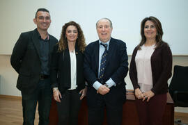 Foto de grupo tras la conferencia de José María Gay de Liébana "La economía y las cuentas de...