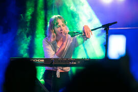 Concierto de Brisa Fenoy. Espectáculo benéfico en los Cursos de Verano de la Universidad de Málaga. Marbella. Julio de 2018