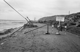 Málaga. Carretera de Cádiz cortada por el temporal de viento. Enero de 1963