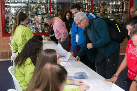 Recogida de diplomas. 7º Congreso Internacional de Actividad Física Deportiva para Mayores. Escue...