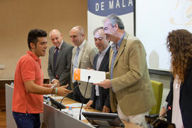 Entrega de premios del concurso por el cual se elige el logo del 50º Aniversario de la Facultad d...