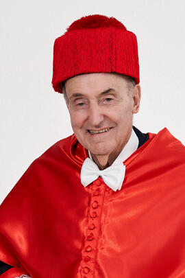 Retrato de Miquel Roca i Junyent previo a su investidura como Doctor "Honoris Causa" por la facultad de Derecho de la Universidad de Málaga. Paraninfo. Diciembre de 2024