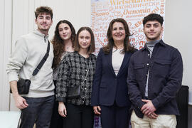 Foto de grupo tras la toma de posesión de Ana José Cisneros Ruiz como nueva decana de la Facultad de Ciencias Económicas y Empresariales de la Universidad de Málaga. Campus de El Ejido. Enero de 2025