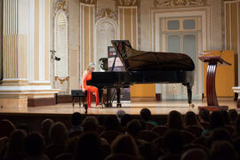 Concierto de Paula Coronas en homenaje a la Facultad de Económicas. Teatro María Cristina. Mayo d...