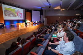 Conferencia "Dialogando" con Clara Grima. Escuela de Ingenierías Industriales de la Universidad de Málaga. Mayo de 2024